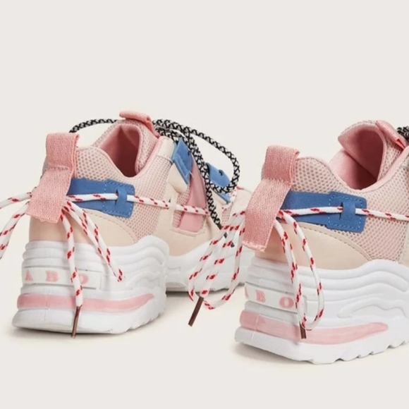 Pink sneaker - Picture 2 of 4